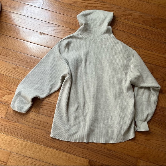 Free People turtleneck oatmeal colored sweater tunic size small - Picture 2 of 4